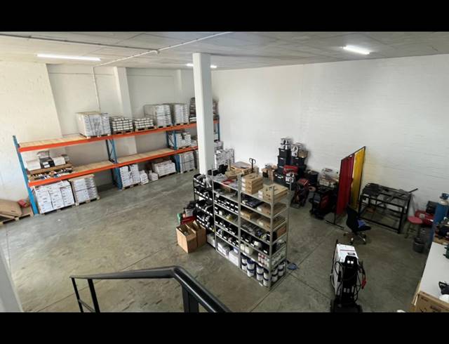 197M² WAREHOUSE TO LET IN FIRGROVE